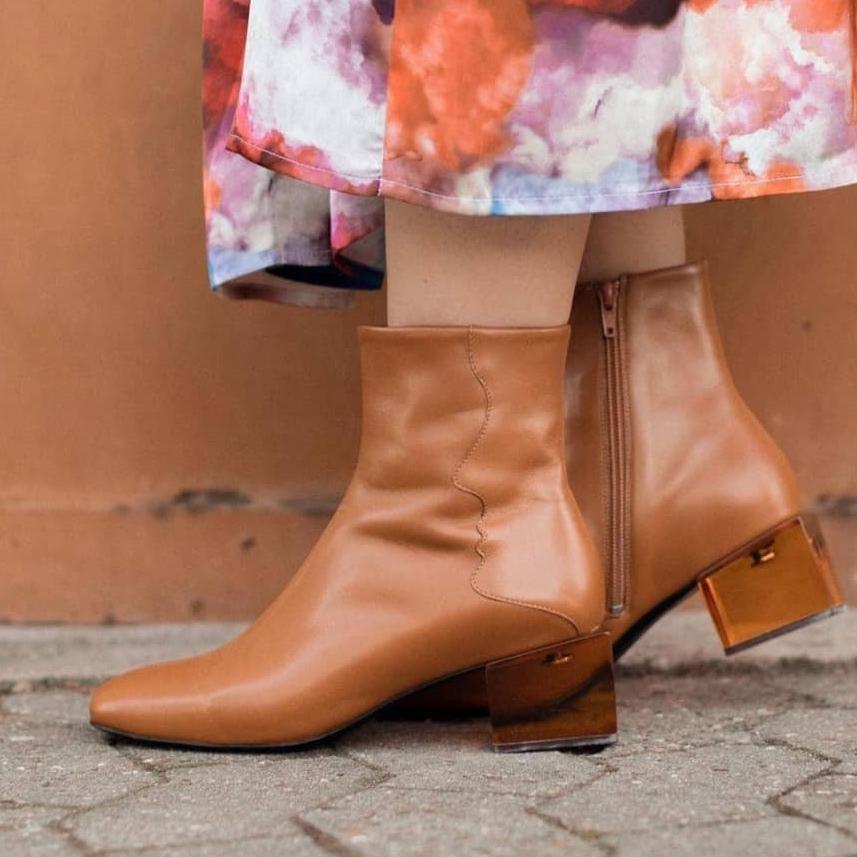 STATUETTE - Camel Leather Acrylic Heel Boots